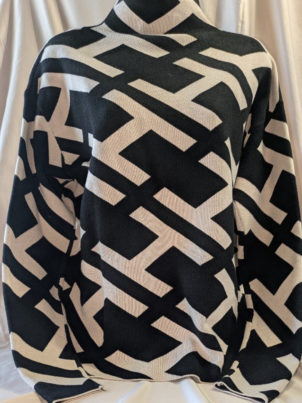 NWT Cotton sweater black / cream-white. Size:M
